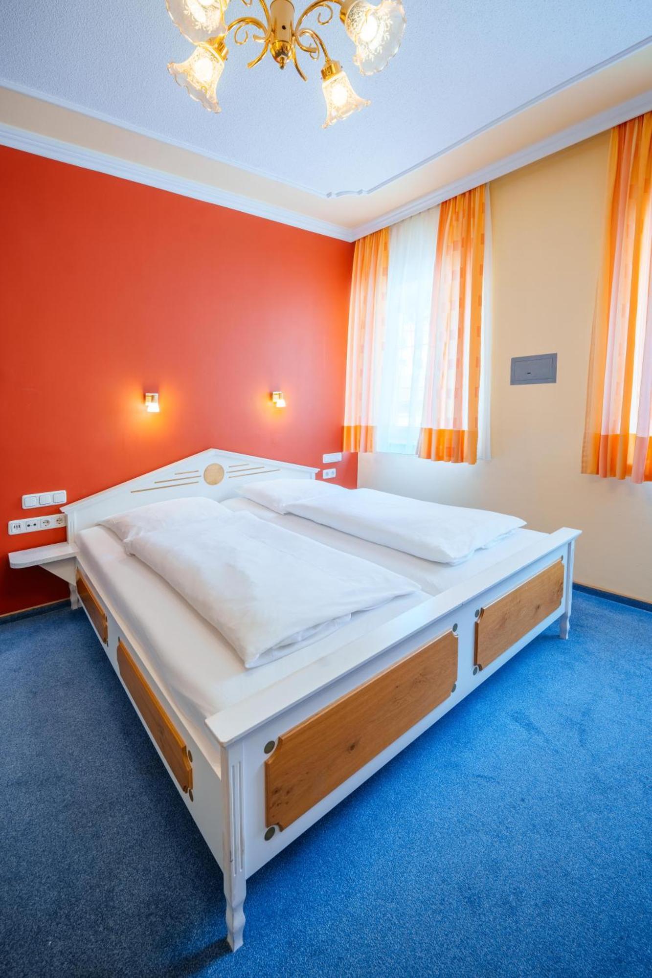 Hotel Plankl Altötting Buitenkant foto